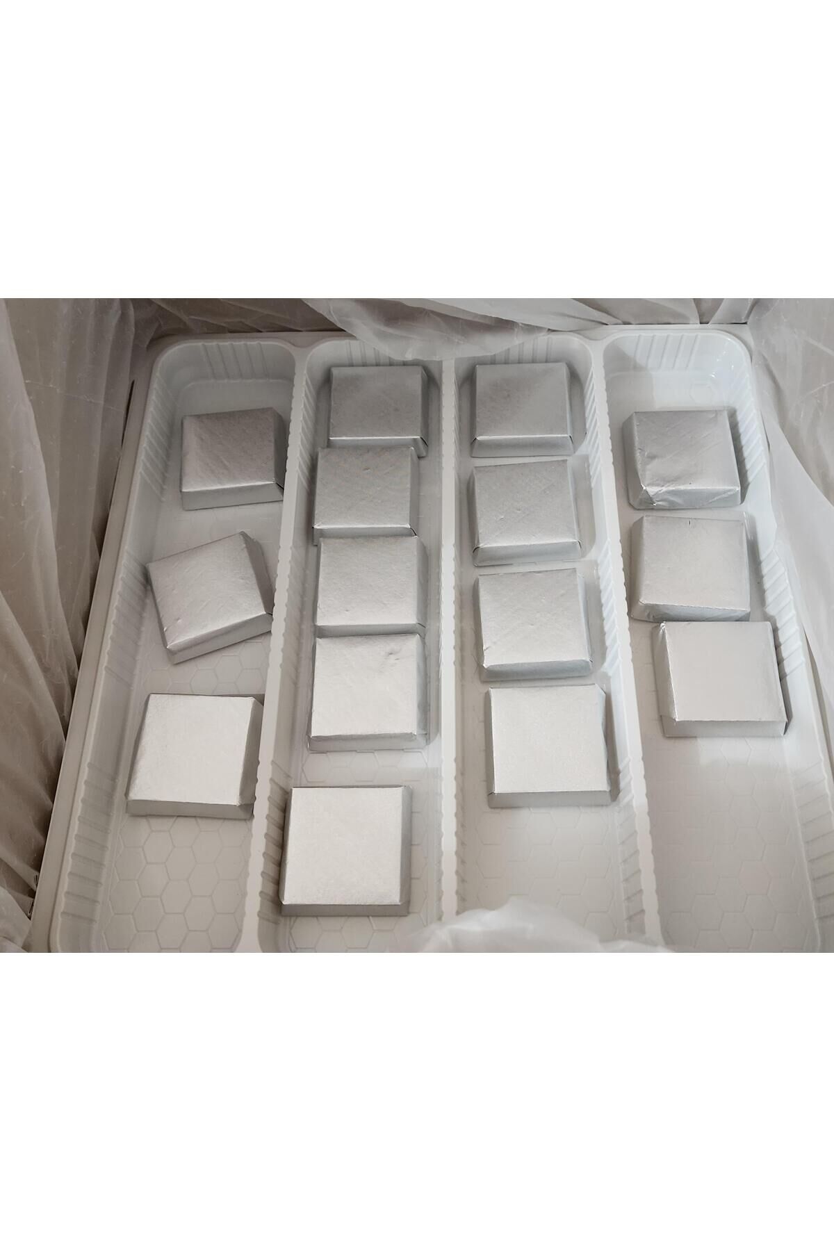 GIANDUJA DOLGULU KARE GUMUS (1 KG)